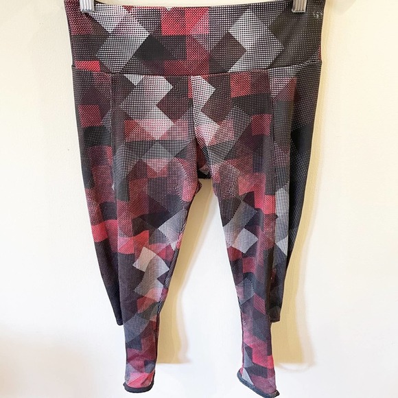 Onzie Pants - Onzie Geometric Pattern Capri Leggings Red S/M